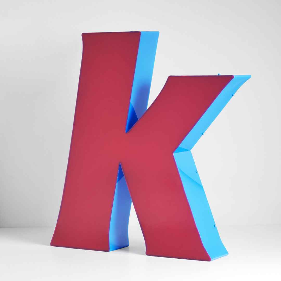lettera k in acrilico
