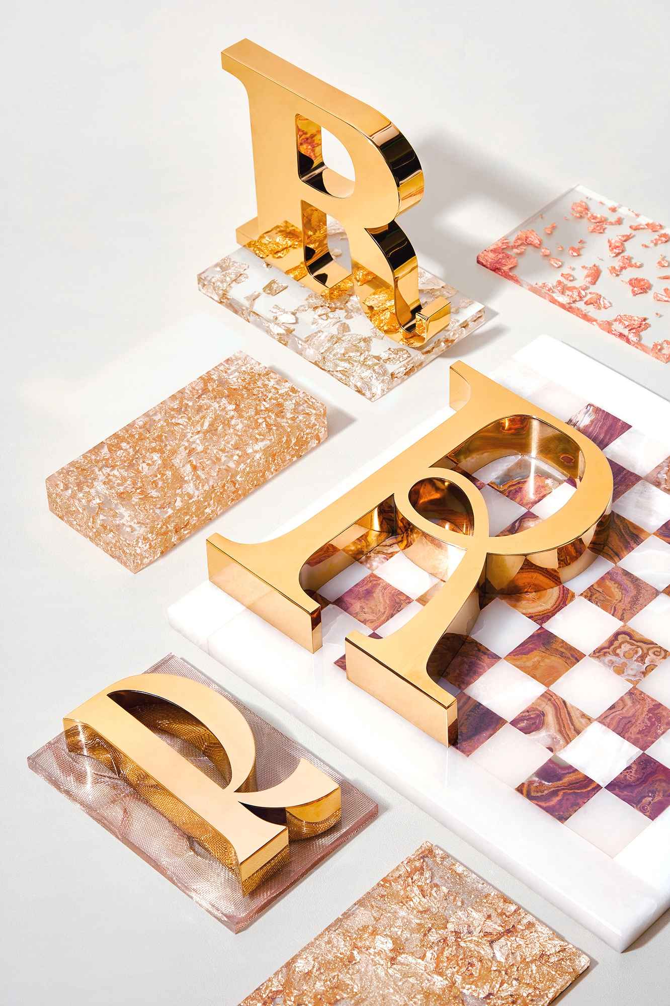 Letras 3D de chapa dorada