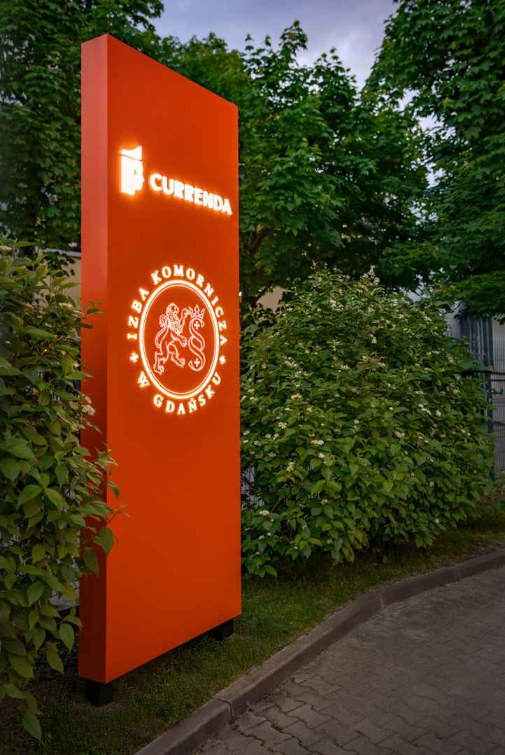 Verlichte vrijstaande reclamemast