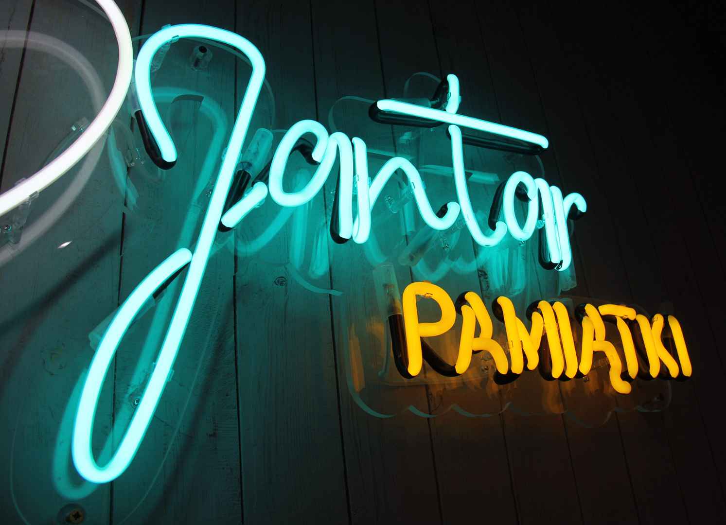 Podświetlany szklany neon Jantar Pamiątki