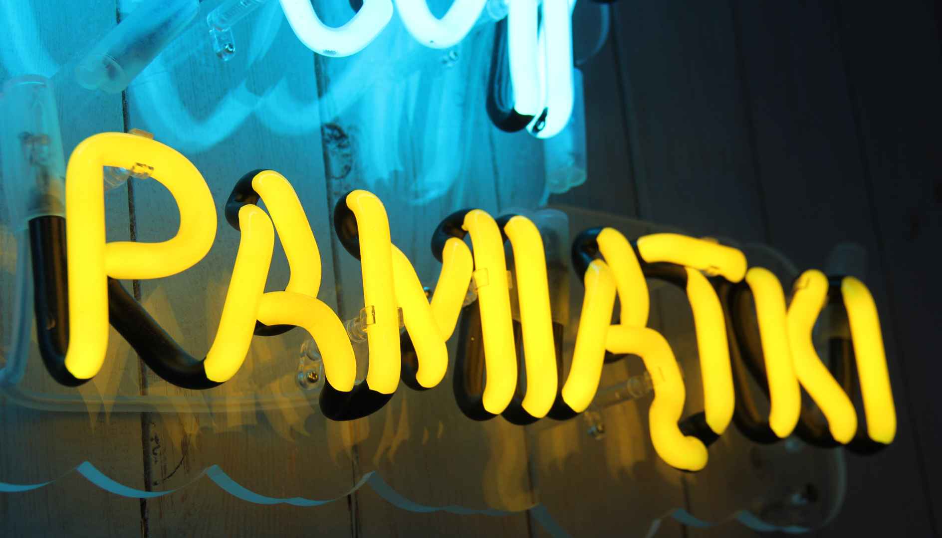 Podświetlany szklany neon Jantar Pamiątki