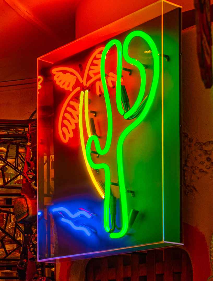 Artystyczny szklany neon