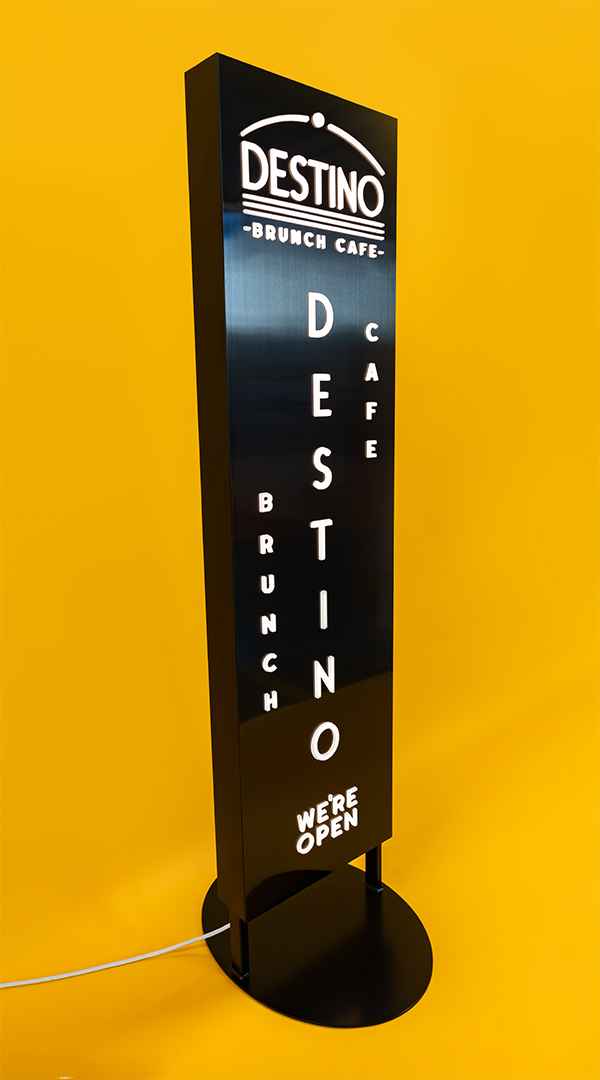 Totem autoportante in metallo - Destino Bruch Cafe