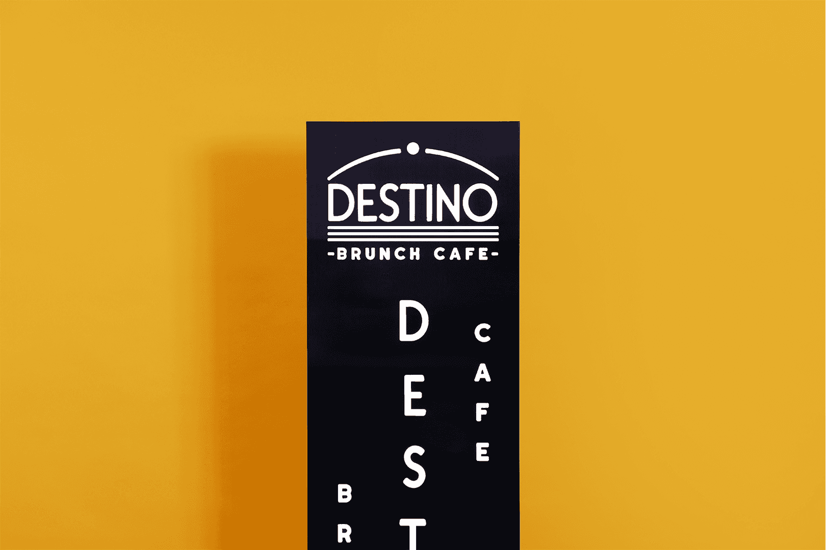Totem autoportante in metallo - Destino Bruch Cafe