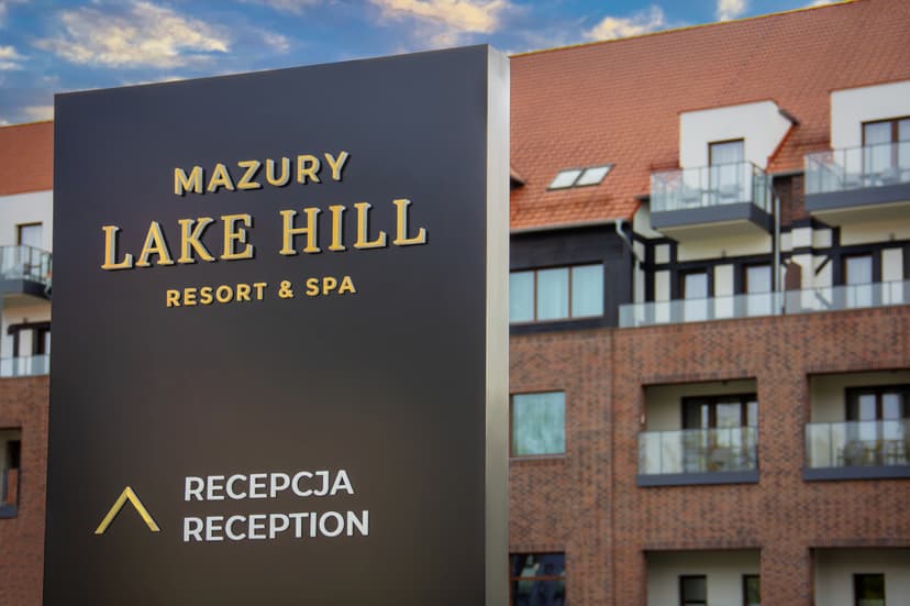 Pylons and Totems – How to Showcase Your Brand Right From the Entrance