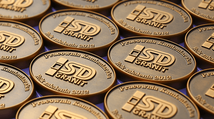 Segnaletica che matura - perché le insegne incise e fuse non perdono il loro significato nel tempo