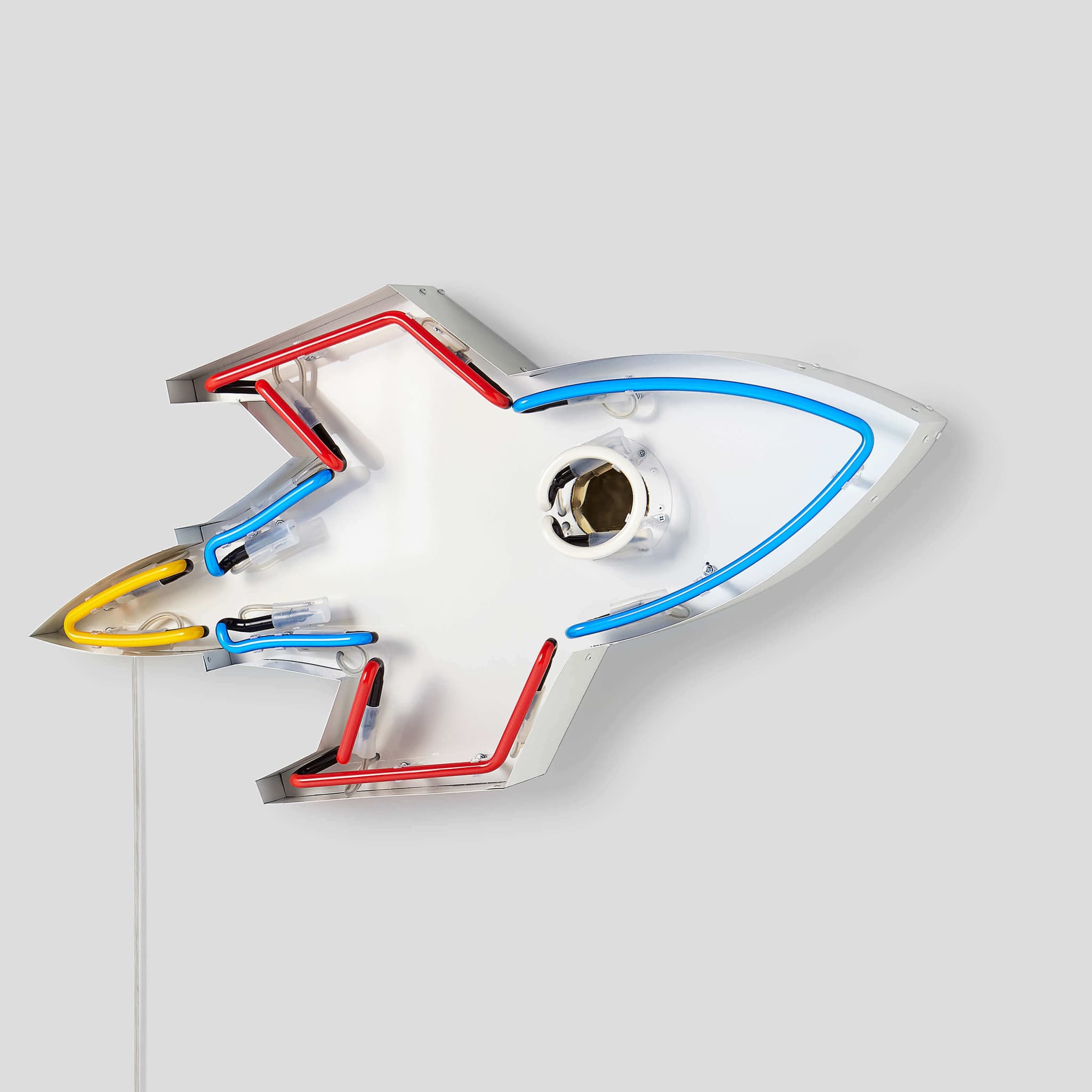 DIE IN DEN WELTRAUM GESCHOSSENE RAKETE