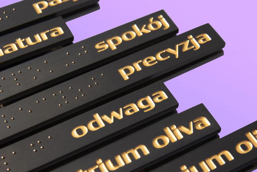 Gestaltung von normgerechten, gut aussehenden Braille-Schildern