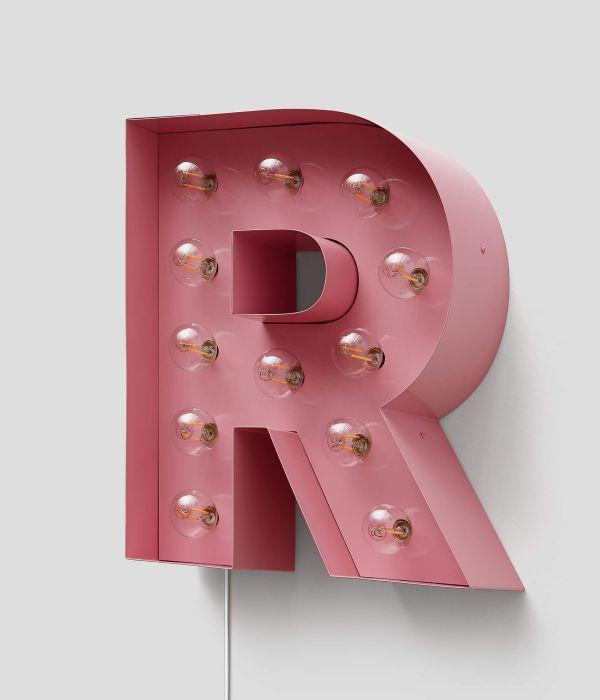 DIE BUCHSTABEN MIT GLÜHBIRNEN/DAS ALPHABET