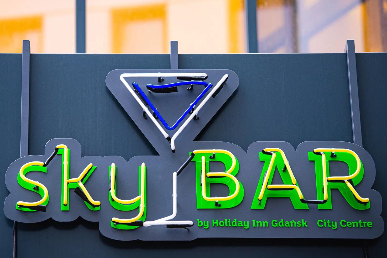 SkyBar Neon Szklany na zewnątrz