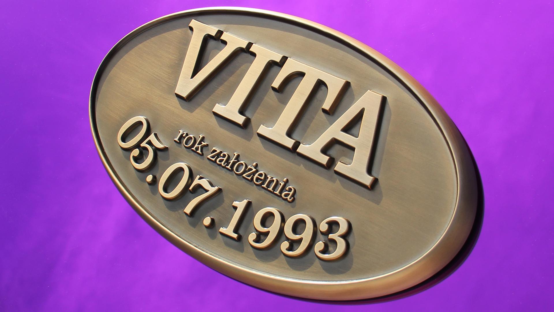 Decorative brass commemorative plaque VITA