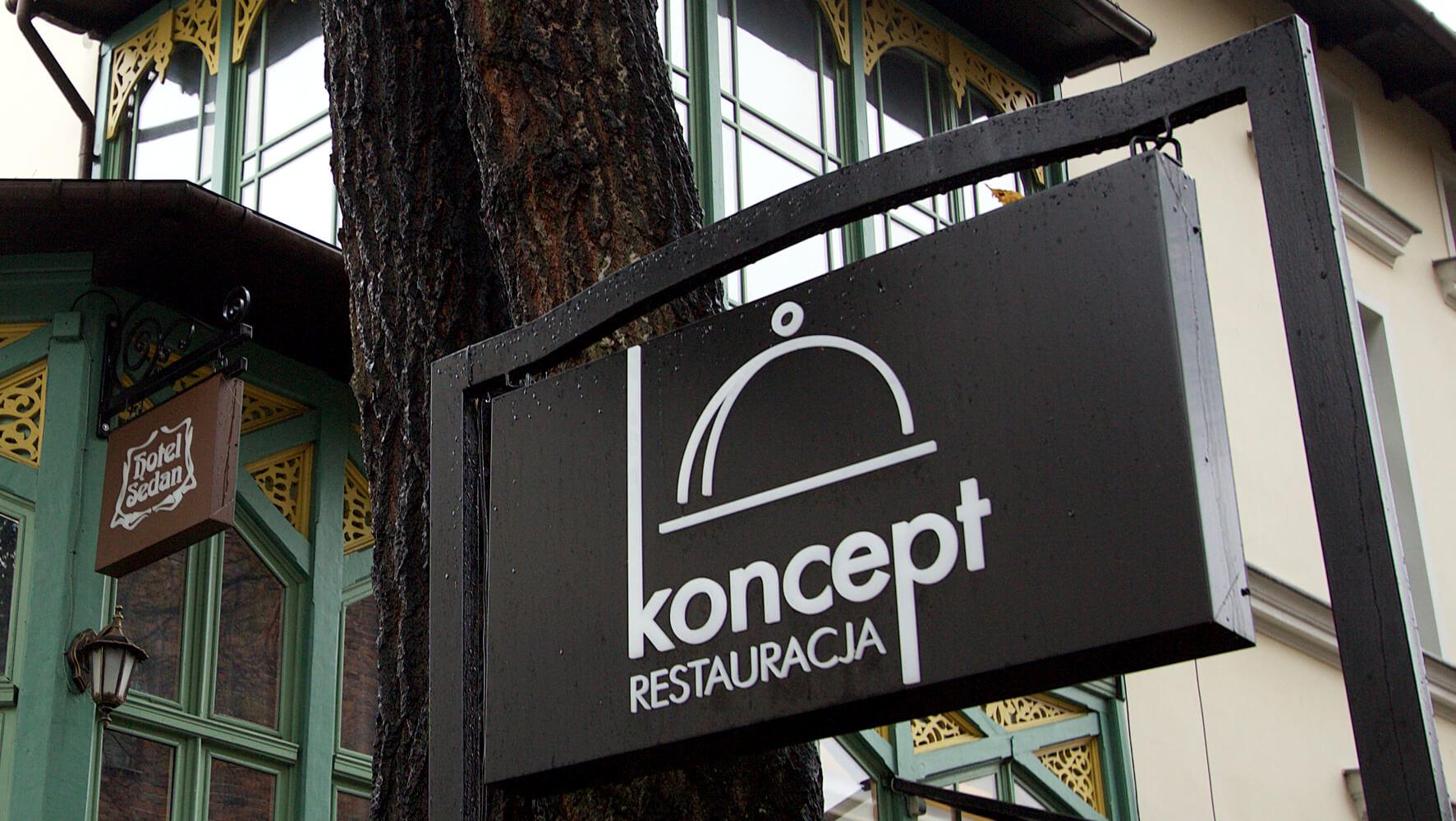 Restaurante Koncept - artesonado de dibond en la entrada