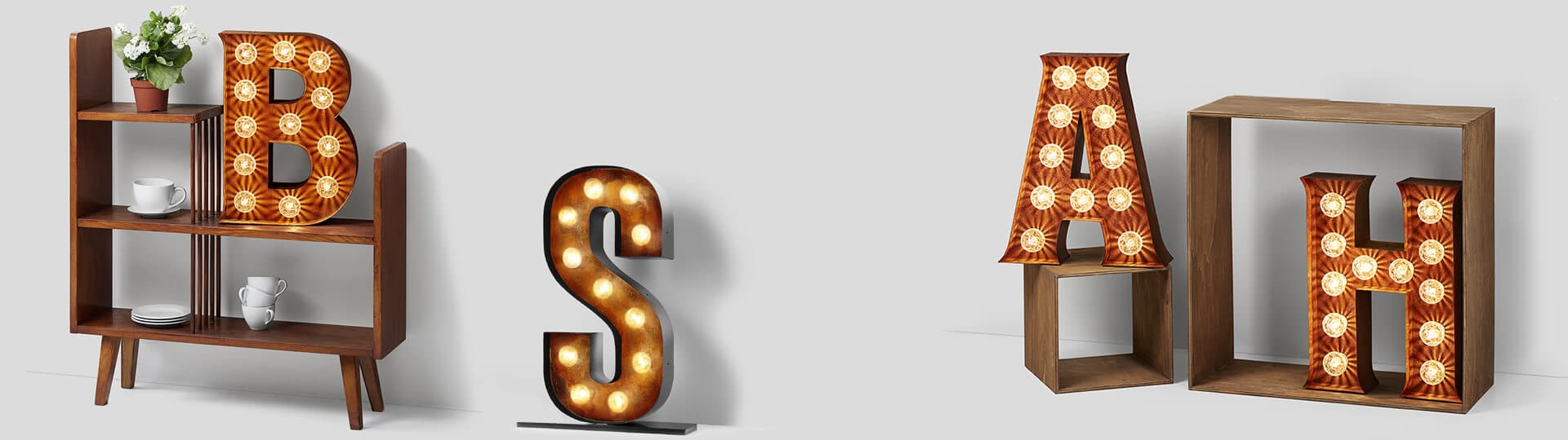 Litery z żarówkami Litery z żarówkami