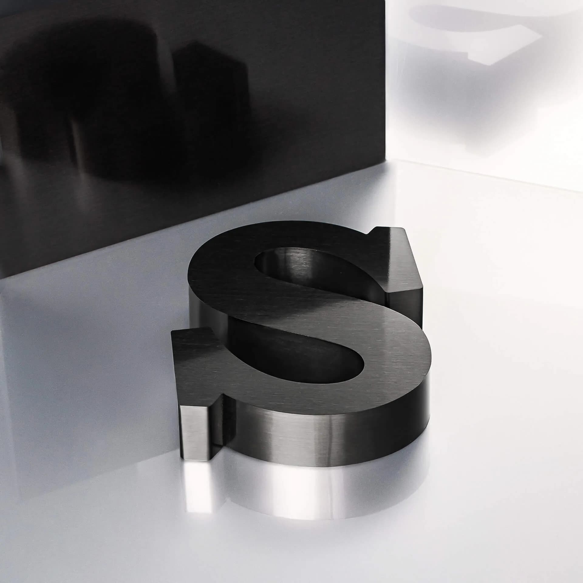 LITERY Z BLACHY NIERDZEWNEJ CZARNEJ SZCZOTKOWANEJ SATYNOWE LITERY Z BLACHY NIERDZEWNEJ CZARNEJ SZCZOTKOWANEJ SATYNOWE