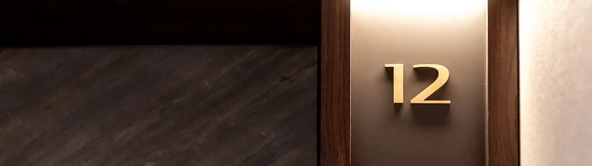 Numeracja poziomów w budynku, nowoczesne cyfry wejściowe Numeracja poziomów w budynku, nowoczesne cyfry wejściowe