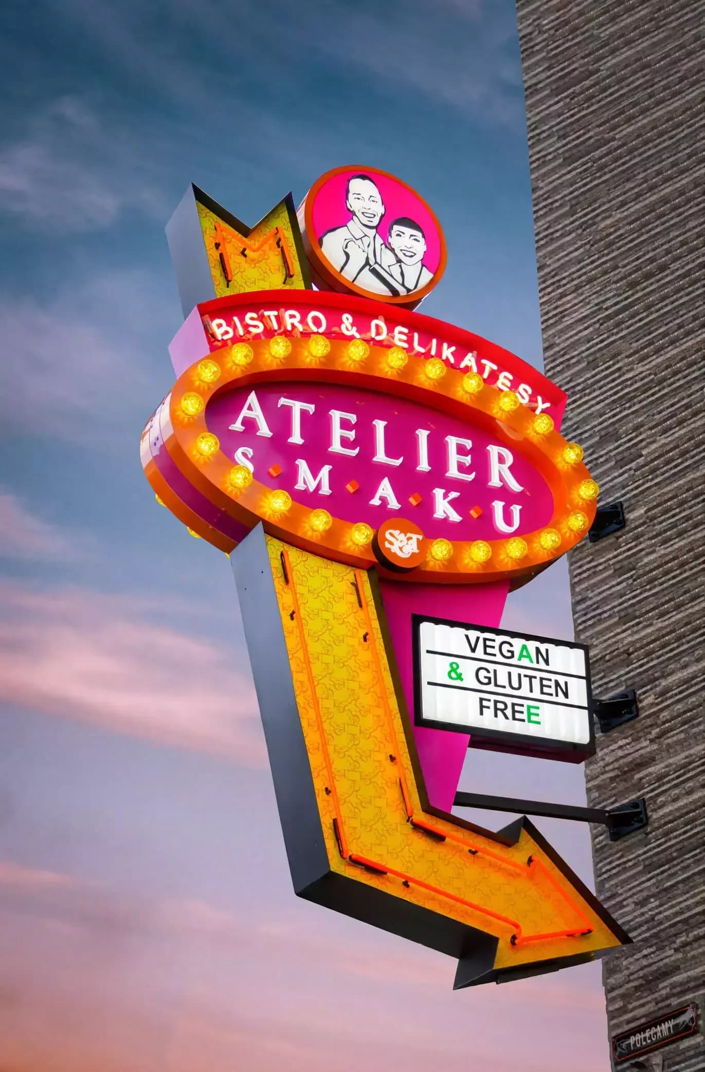 Znak w stylu amerykańskim Reklama świetlna w stylu amerykańskim