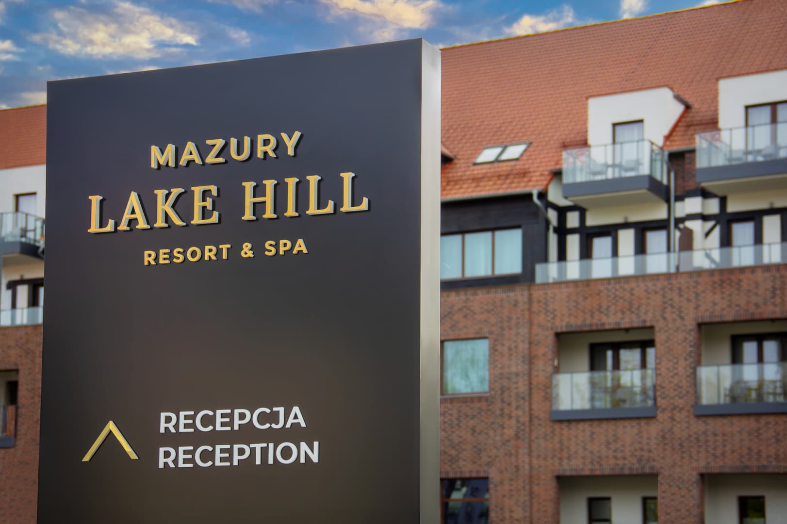 Vrijstaand reclamebord Lake Hill