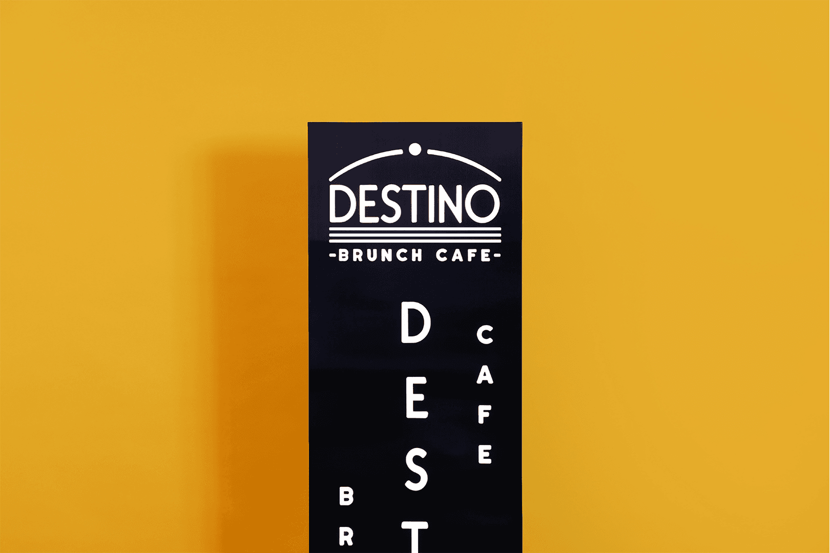 Metalowy totem wolnostojacy - Destino Bruch Cafe