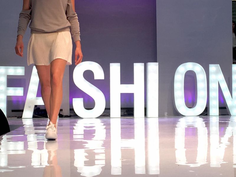 FASHION - gloeilamp letters voor een fashion show