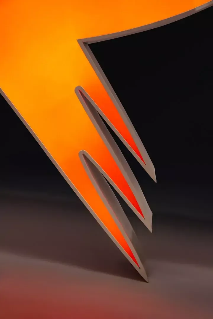 Litera R - podświetlana, niestandardowa litera R w kolorze pomarańczowym