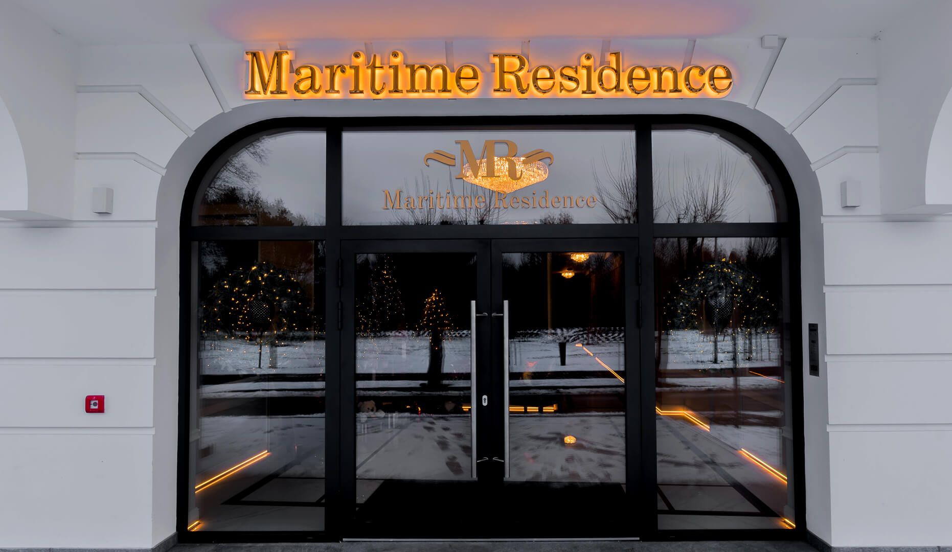 maritime - maritime;residence-litery-hallo-efect-litery-ze-złotej-blachy-ozdobnej-złote-lustro-blacha-nierdzewna