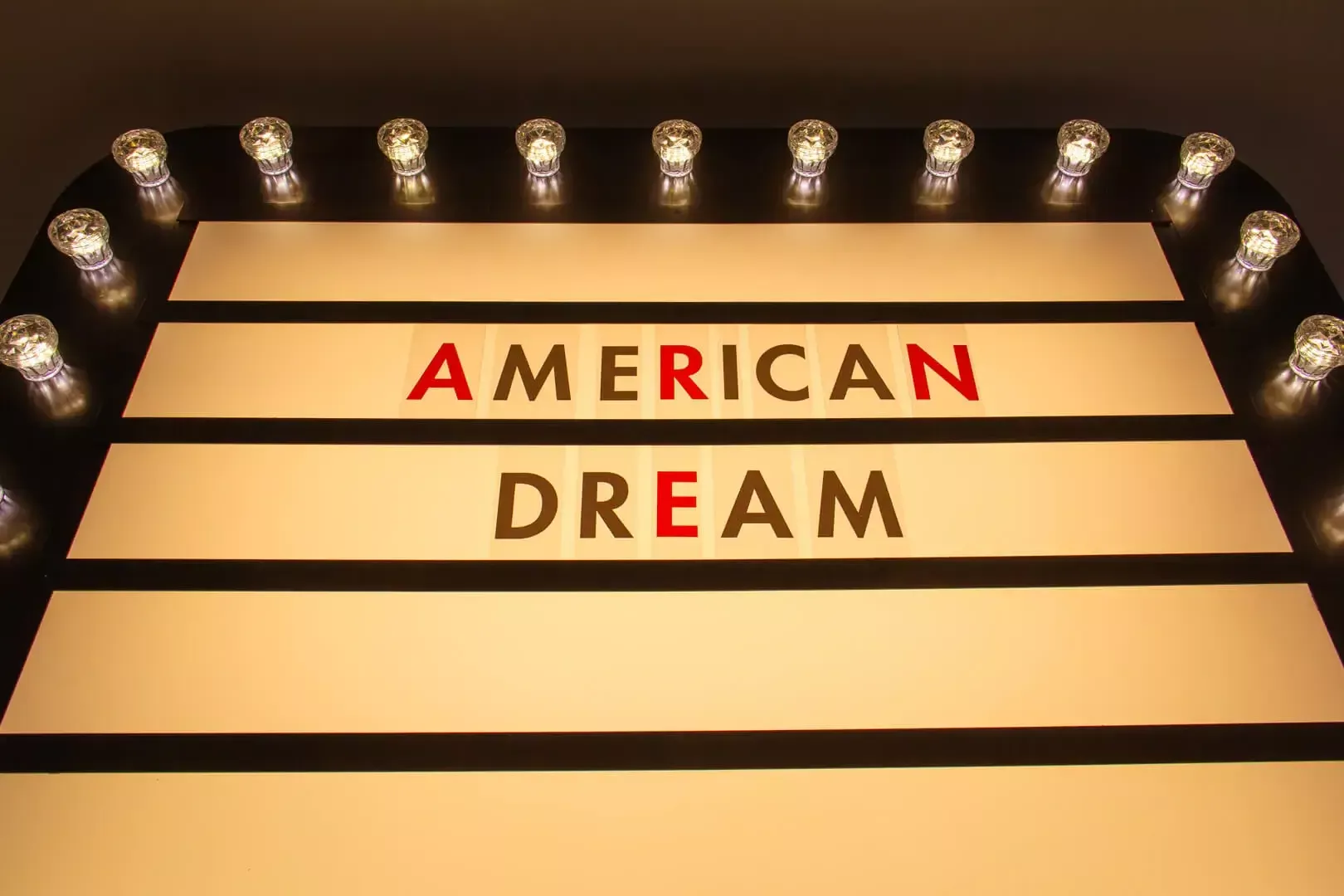 American Dream - bulb board with American Dream inscription
