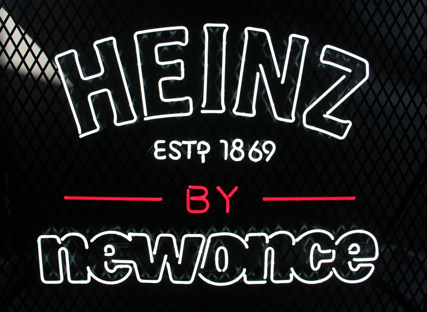 Heinz neon - Biały neon Heinz 1896 by Newonce