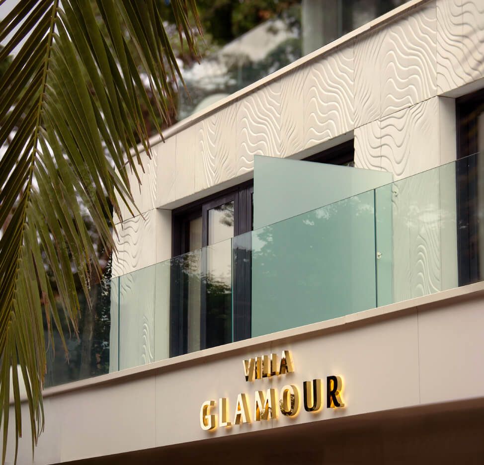 Villa Glamour - litery z blachy nierdzewnej złotej, polerowanej, podświetlane tyłem na ścianę