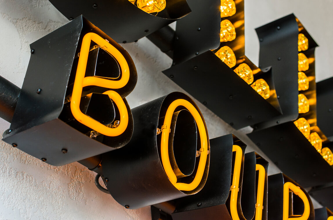 neon-bourbon-neon-on-the-wall-in-restaurant-neon-neon-in-club-neon-mounted-to-the-dish-neon-neon-inside-glass-letters-neon-glass-alcohol-neon-behind-the-bar-neon-vintage-in-club-atelier-sopot