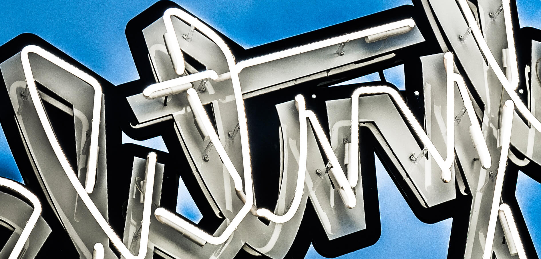 neon-electric-street-neon-on-a-stage-at-height-neon-under-lighted-neon-on-a-container-neon-over-head-neon-in-a-pub-letter-neon-logo-sign-gdansk