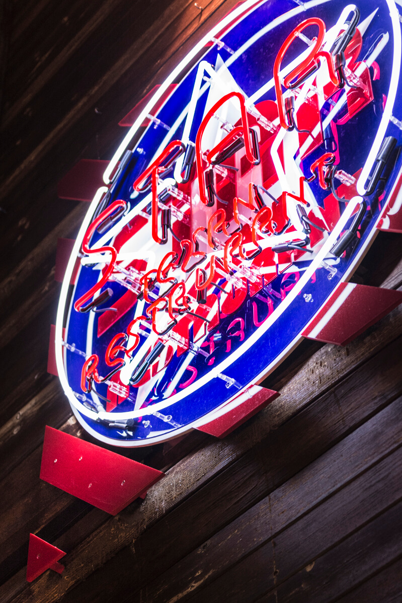 neon-star-ristorante-neon-sul-muro-neon-sul-muro-ristorante-desks-neon-sul-muro-neon-sul-muro-neon-sul-muro-ristorante-neon-star-stripes-american-sopot