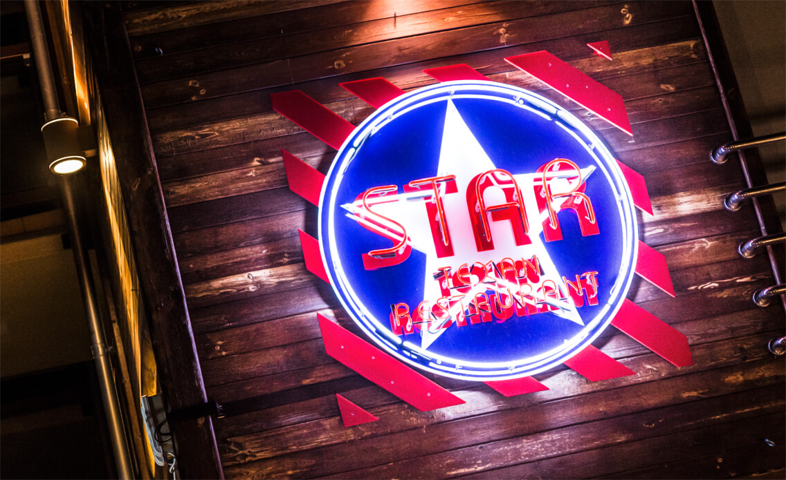 neon-star-restaurant-neon-sur-le-mur-neon-sur-le-mur-restaurant-desks-neon-sur-le-mur-neon-sur-le-mur-neon-sur-le-mur-restaurant-neon-american-star-stripes-american-sopot