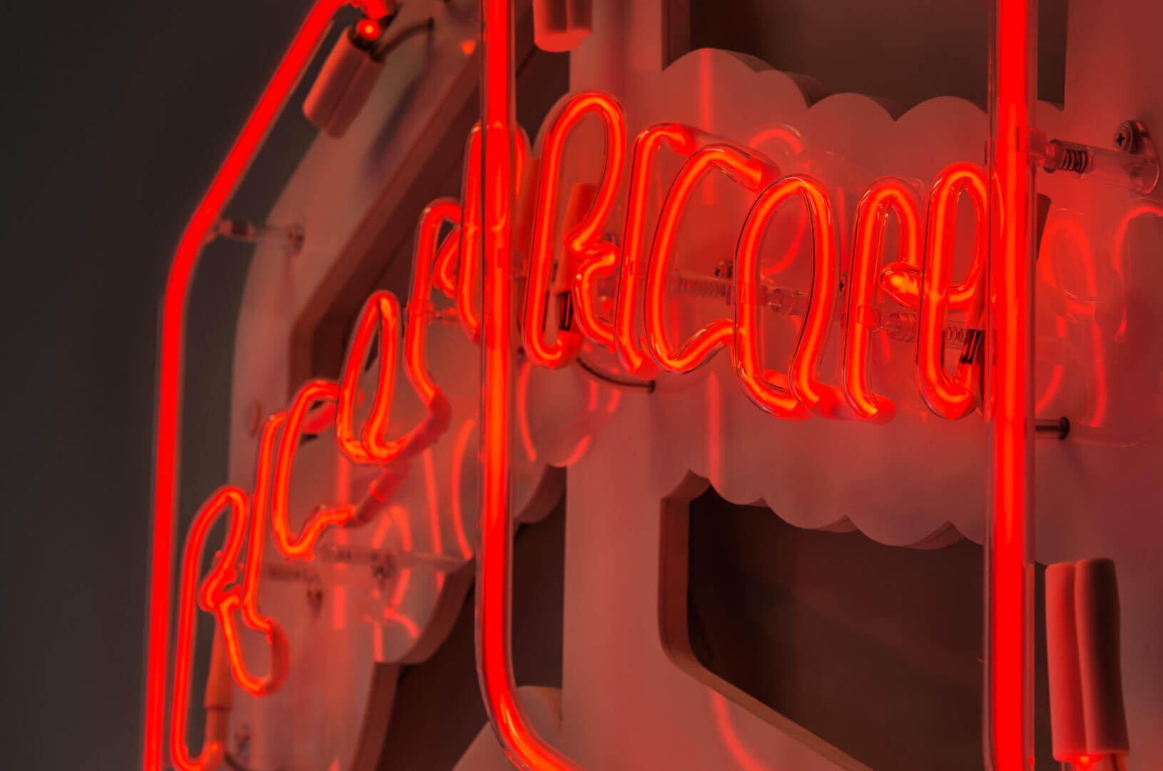 neon-ricoh-red-neon-in-office-neon-neon-on-the-wall-interior-neon-neon-on-white-plexi-neon-logo-sign-logo-neon-neon-order