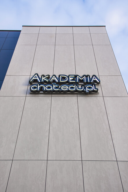 neon-academy-chat-edu-warsaw-neon-manufacturer-neon-on-on-the-facade-of-the-building-neon-on-the-height-of-the-light-neon-on-the-order-neon-on-the-outside-of-the-building-logo-neon-lettering-neon-on-the-university