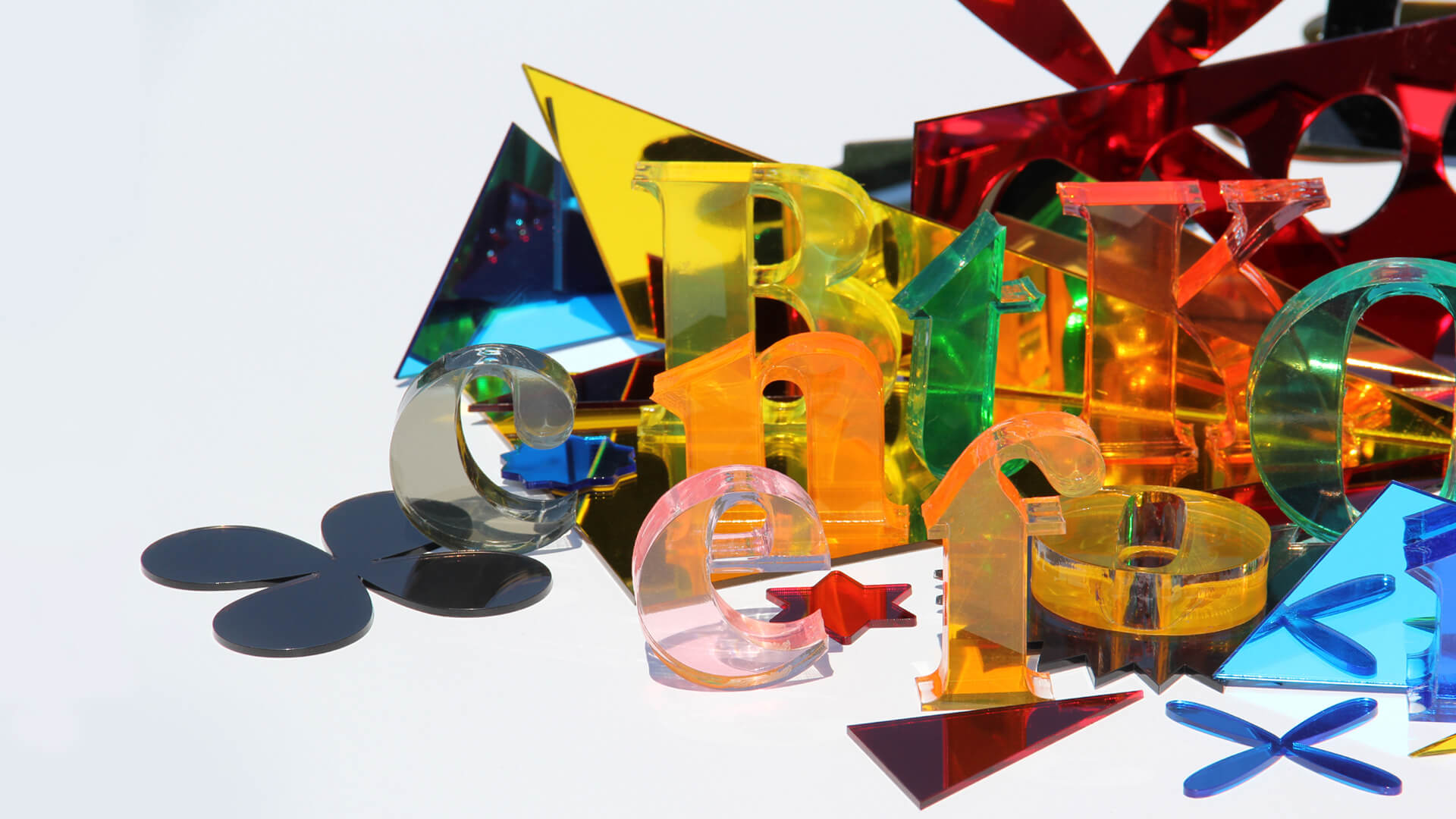 letters-space-future-letters-colored-liters-transparent-liters-reflecting-light-liters-neon-liters-liters-with-plexi