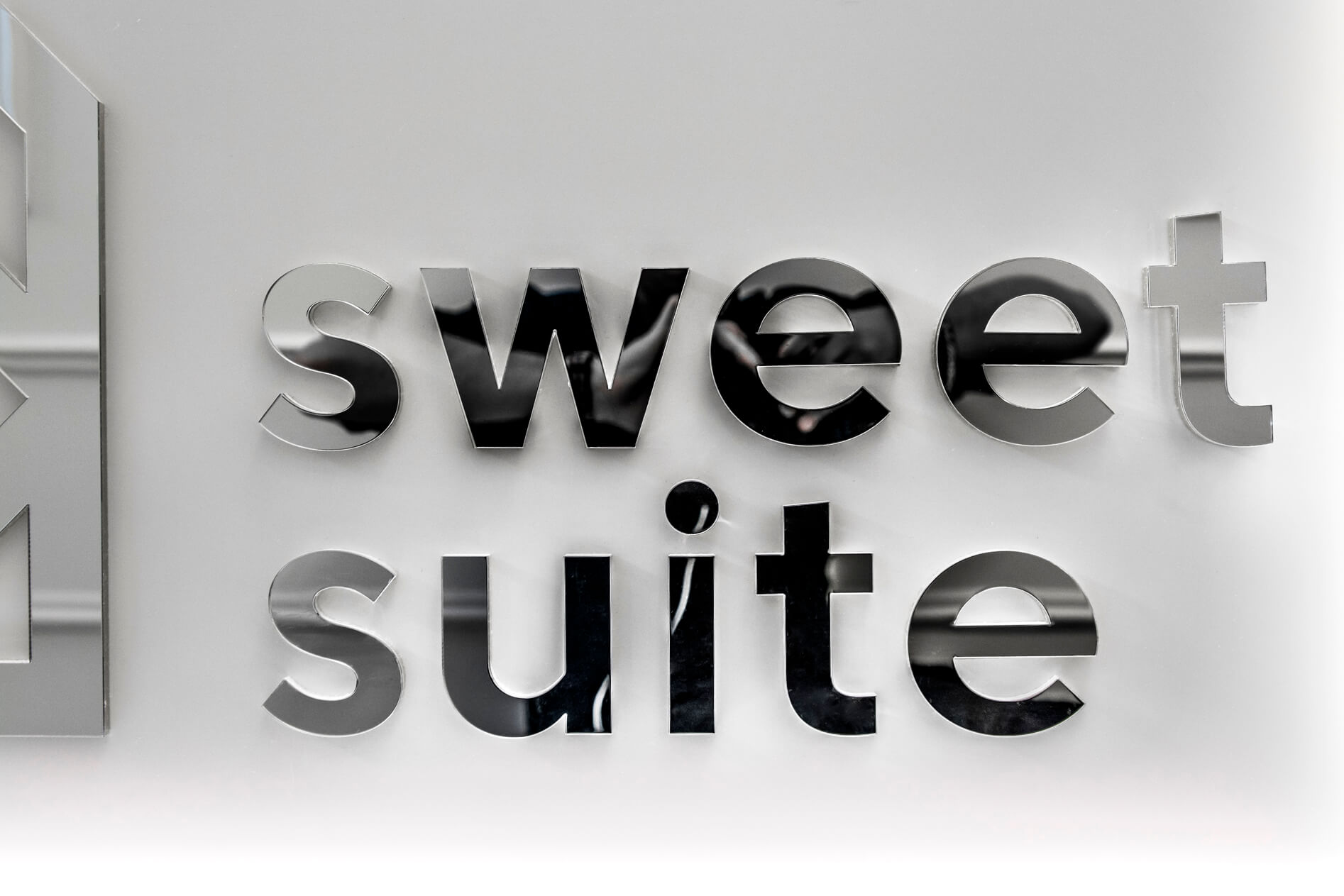 Sweet suit - company logo and 3D space letters made of Plexiglas with mirror effect