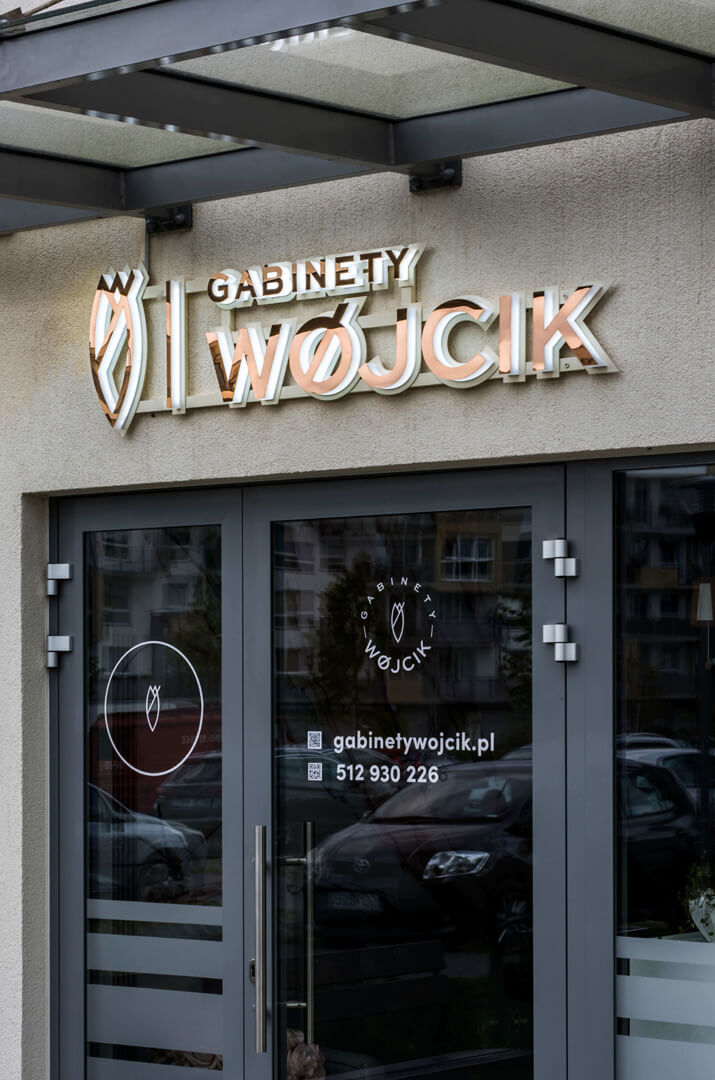 bureaux-wocik-zlote-lettres-spatial-led-illuminated-lettering-over-entry-lettering-on-the-wall-lettering-under-the-canopy-lettering-luxe-glamour-illuminated-lettering-premium-logo-firm (47)