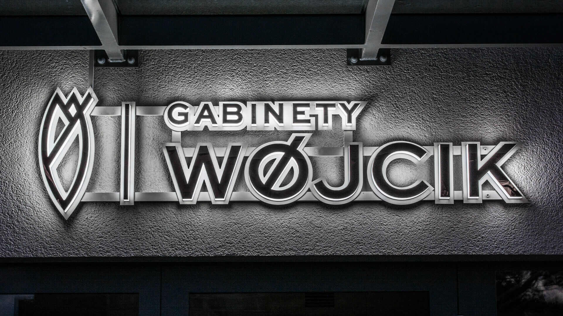 bureaux-wocik-zlote-lettres-spatial-led-illuminated-lettering-over-entry-lettering-on-the-wall-lettering-under-the-canopy-lettering-luxe-glamour-illuminated-lettering-premium-logo-firm (47)