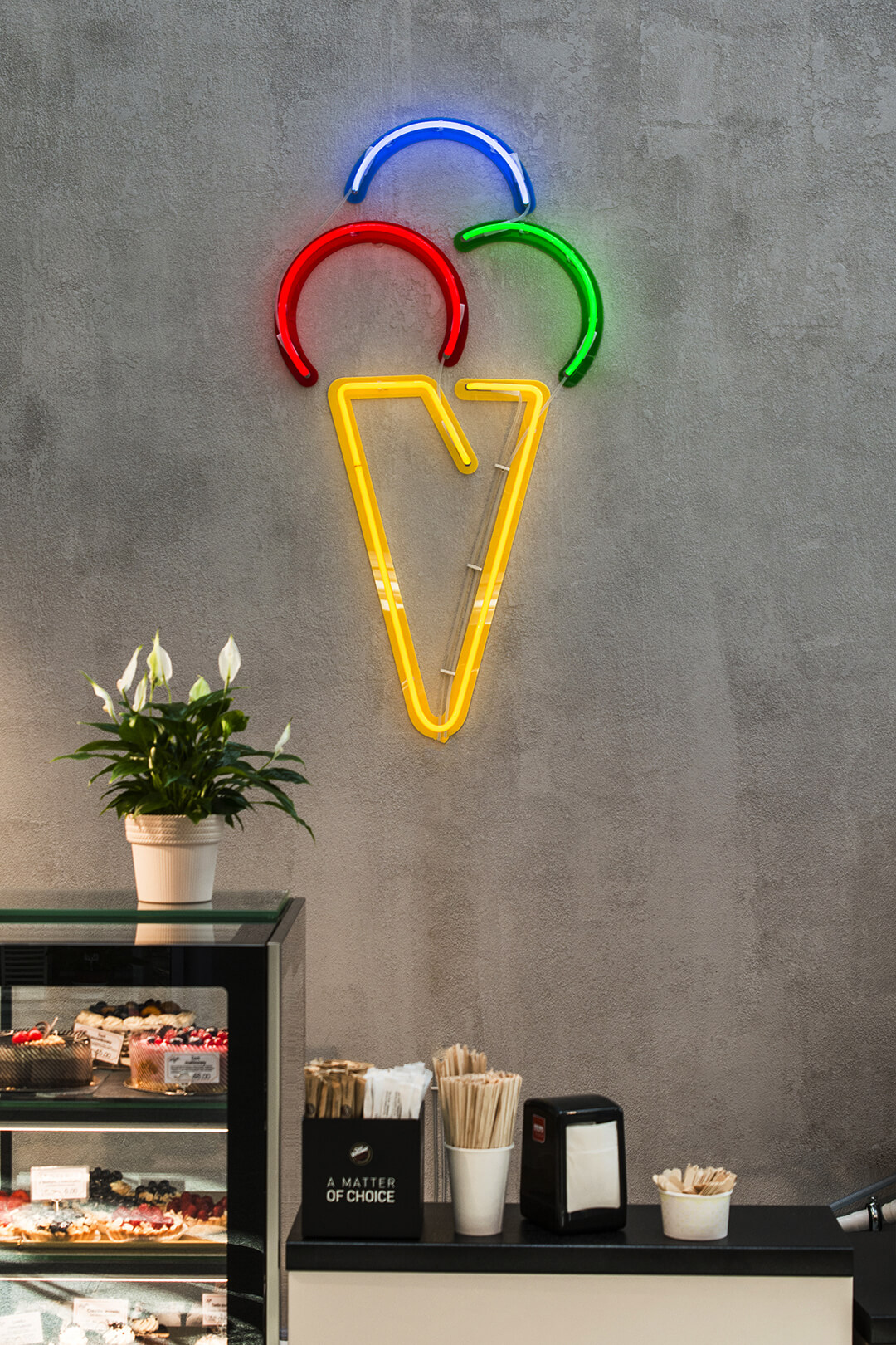 ice-cream-neon-wenta-batory-gdynia-colorful-on-the-wall-sweets-ice-cream