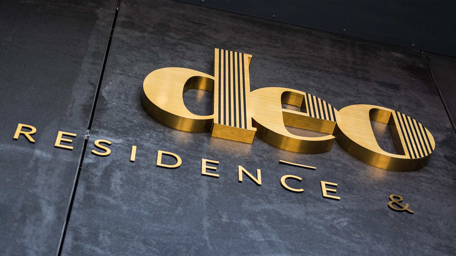 deo-residence-lettering-from-solid-steel-brushed-lettering-over-the-entry-to-the-office-building-lettering-at-height-mounted-to-the-wall-lettering-on-sheets-lettering-on-decks-logo-firm-gdansk