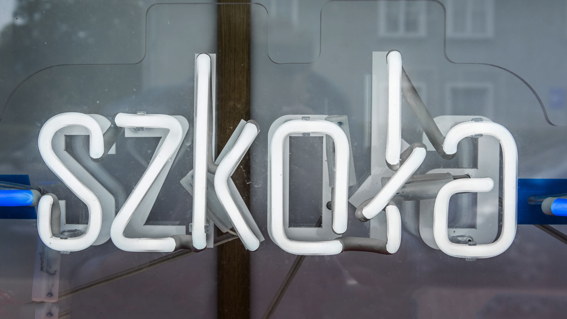 matsuri-language-school-neon-on-plexi-hanging-behind-the-glass-neon-at-the-entry-neon-colorful-logo-firm-neon-low-neon-on-exhibition-neon-in-office-red-glass-gdansk-przymorze