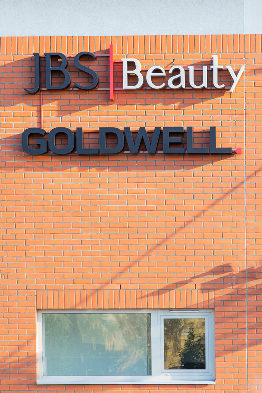 jbs-goldwell-bauty-liters-colored-sub-liters-led-liters-on-the-wall-of-the-building-liters-on-heights-liters-on-ceggs-liters-on-the-office-building-gdansk-letnica (11).jpg