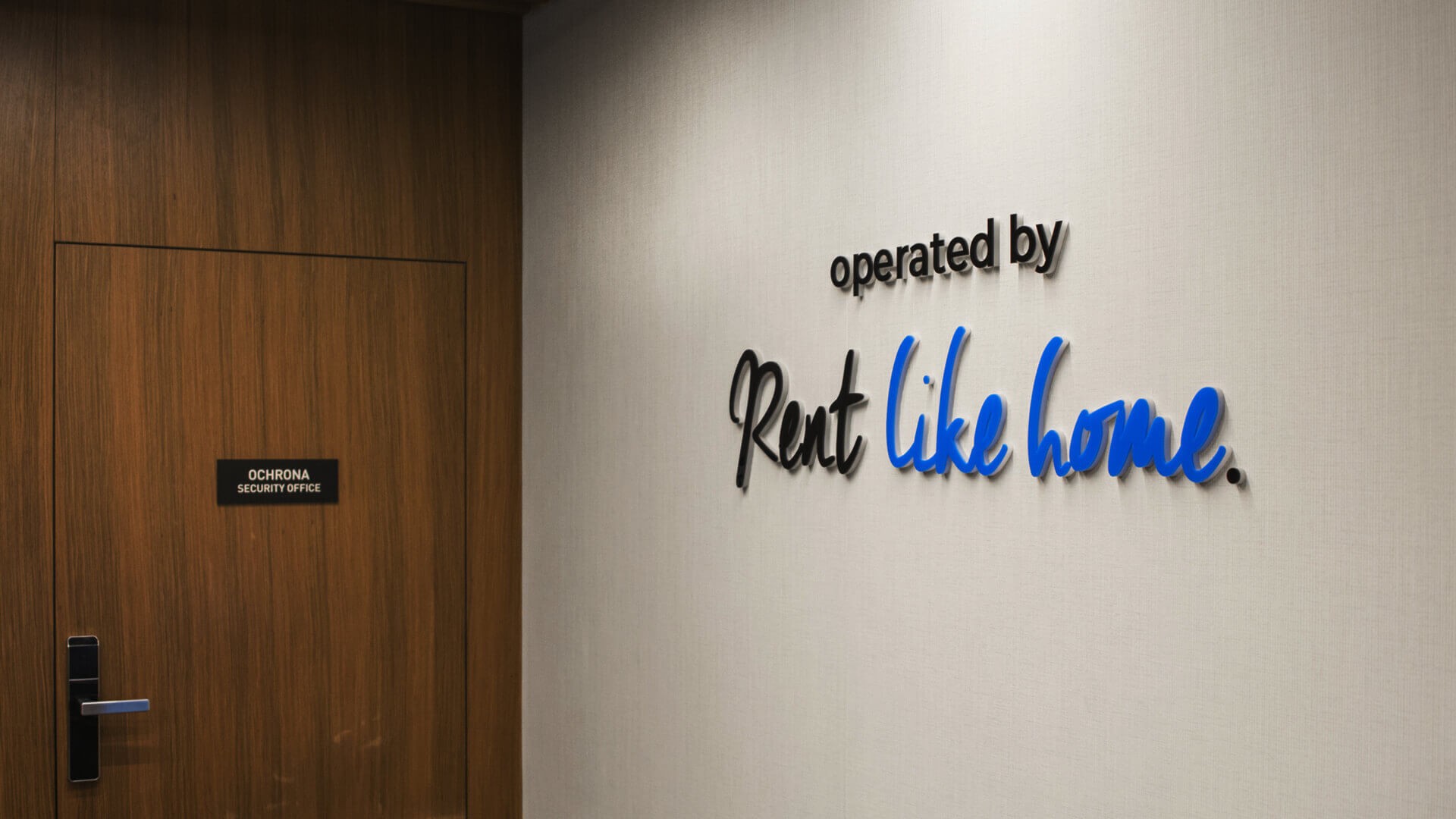 rent-like-home-letters-spatial-lettering-on-the-wall-behind-reception-in-office-deo-apartments-literature-blue-lettering-on-order-logo-firm-literature-sticker-on-the-wall-gdansk- (8).jpg