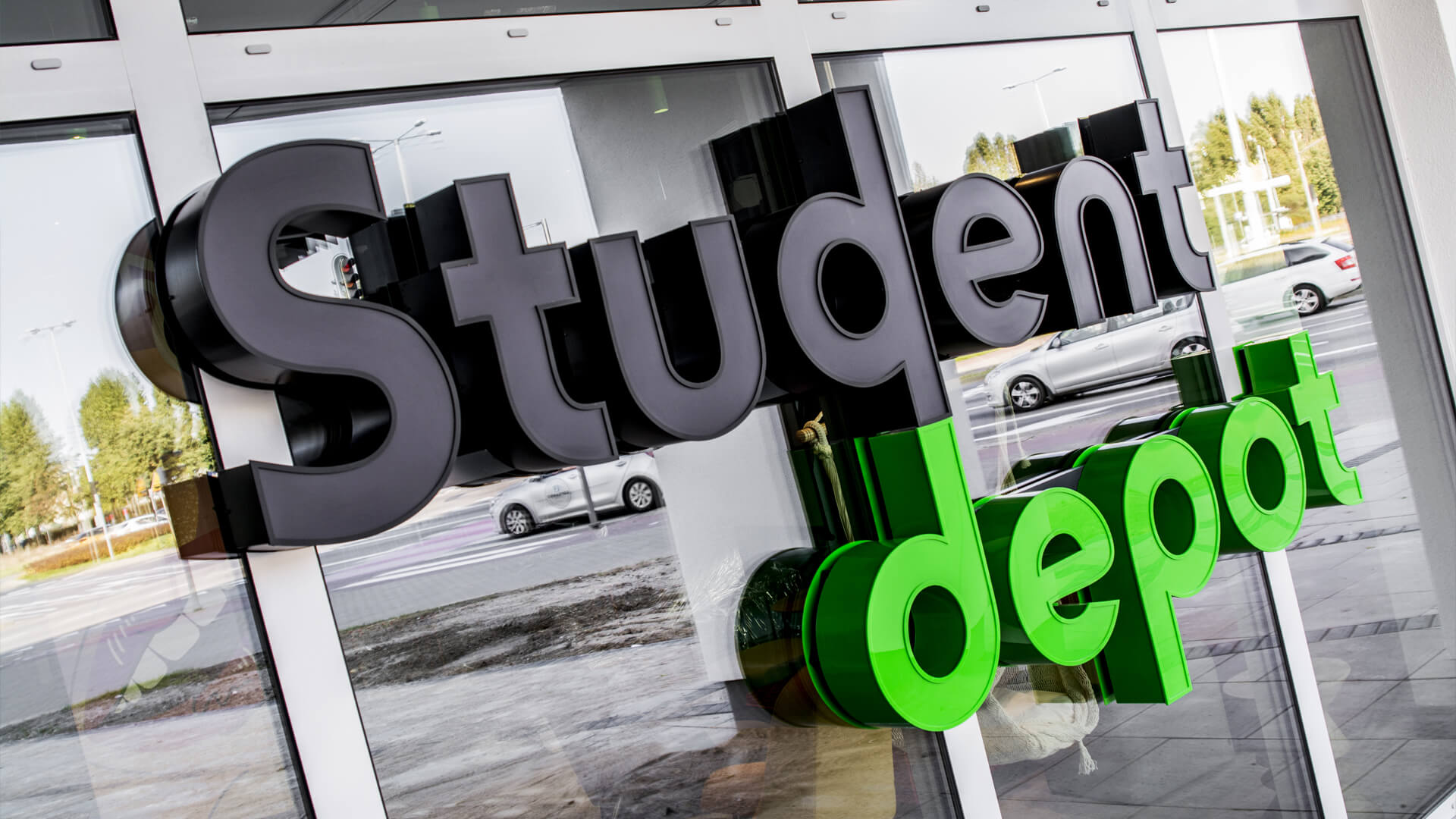 student-depot-space-lettering-at-the-entry-glas-lettering-green-lettering-for-order-logo-firm-lettering-eye-lettering-from-plexi-gdansk-przymorze