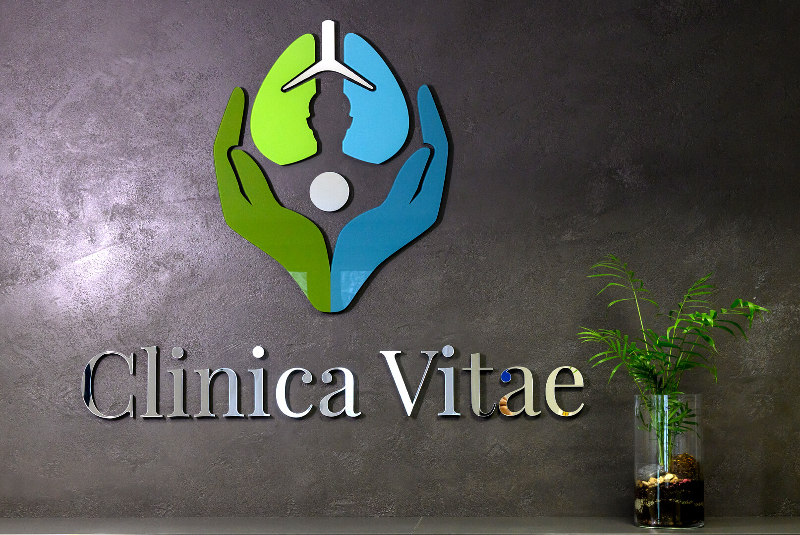 clinica-vitae-literatuur-met-plexi-ruimtelijke-literatuur-3d-literatuur-logo-met-waarneming-plexi-plexi-plexi-kleur-logo-met-lobby