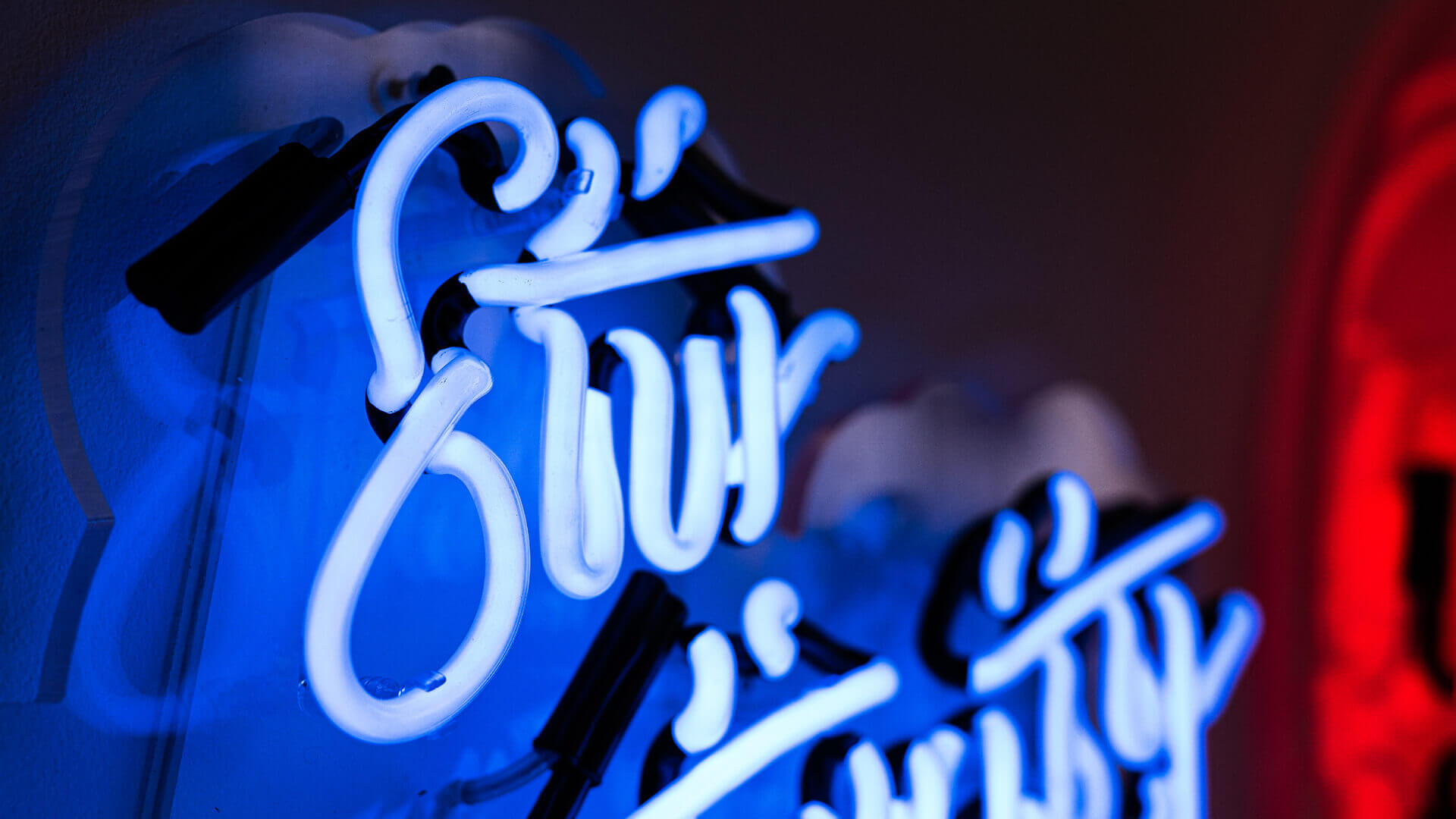 neon-sings-blue-neon-tubes-detal-neon-font