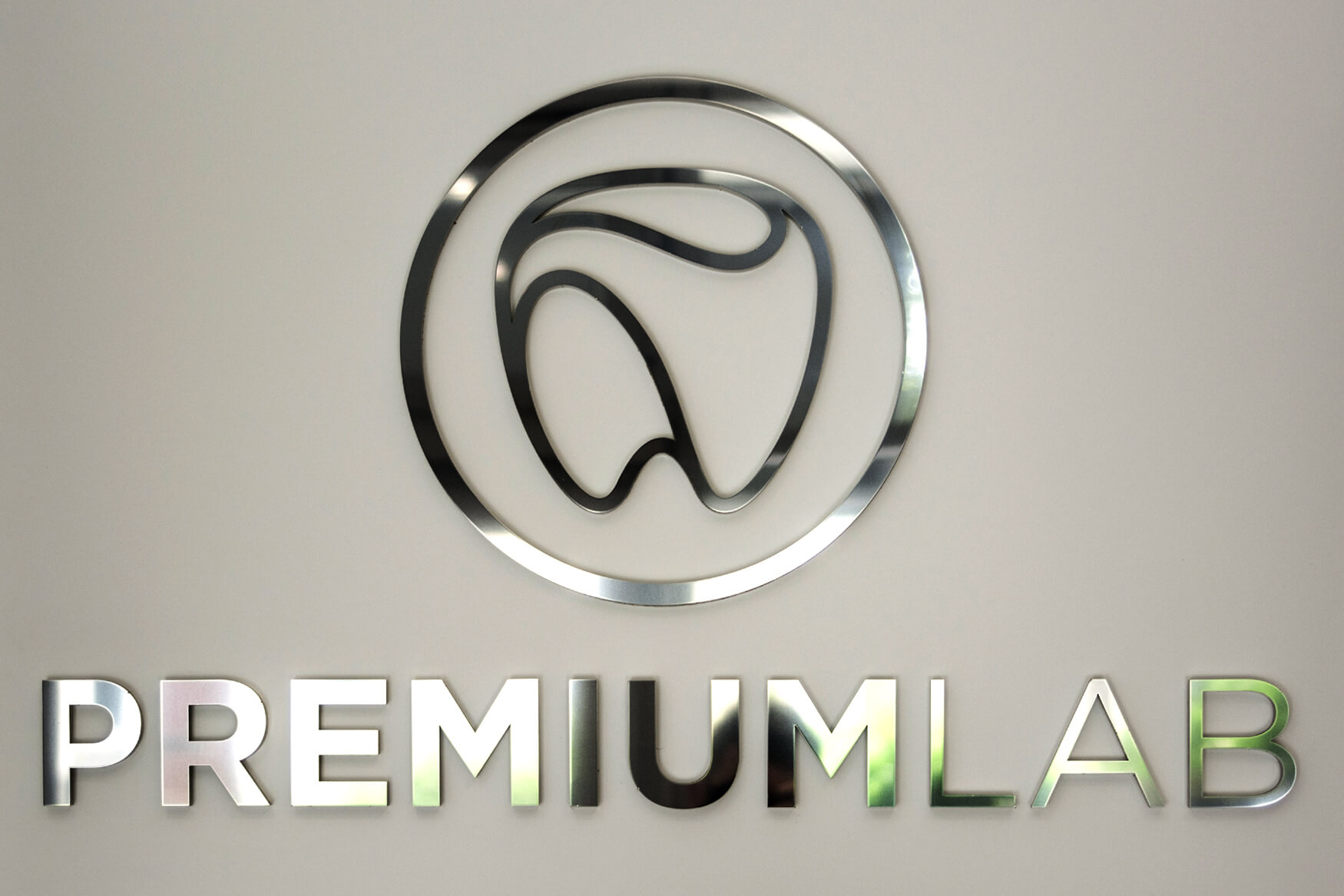 Premiumlab - 3D logo and spatial letters made of Plexiglas and polished stainless steel placed in the lobby