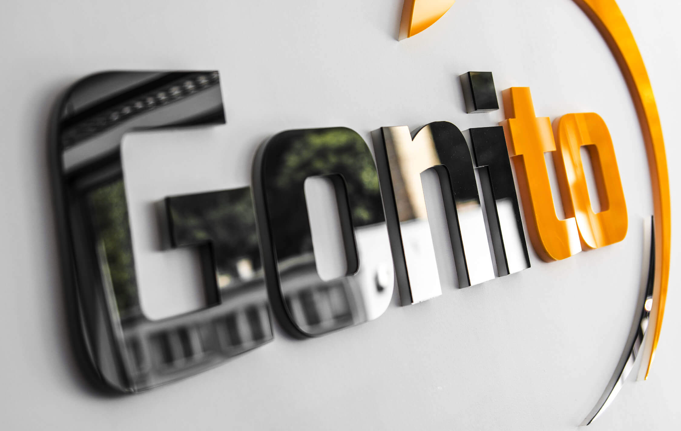 Gonito - 3D spatial letters made of Plexiglas mounted with a letter template