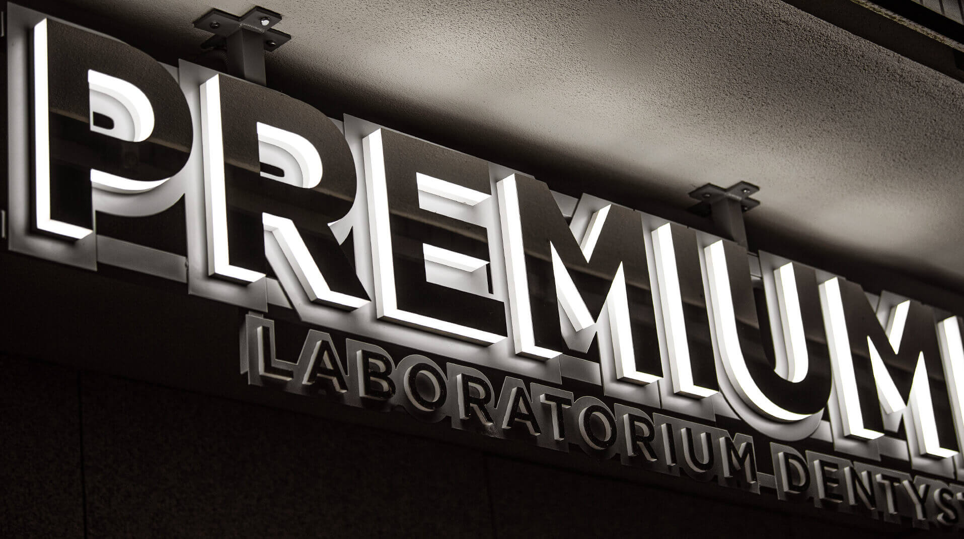 Premium LAB letters, LED side-lit, high quality.