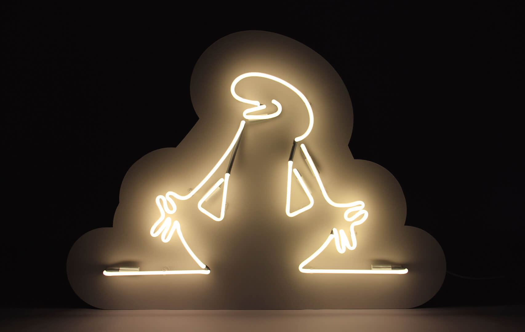 neon-la-linea,uomo al neon,realizzazione creativa,produttore-neon,lettere al neon